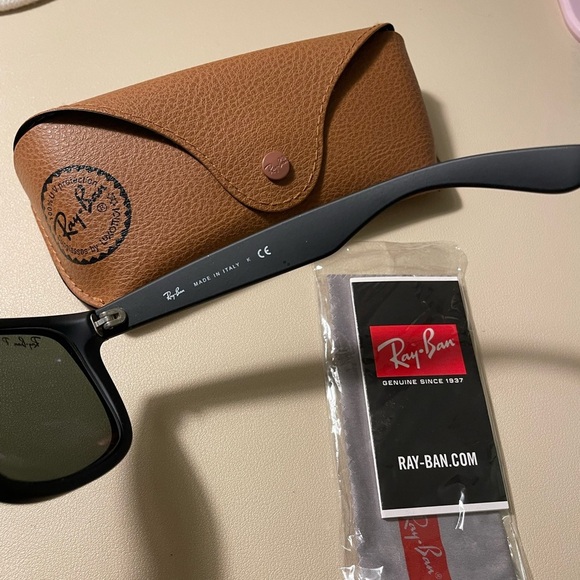 Authentic Black Ray Bans with case - Picture 4 of 8